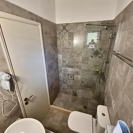 Apartment Alexandra 10 *