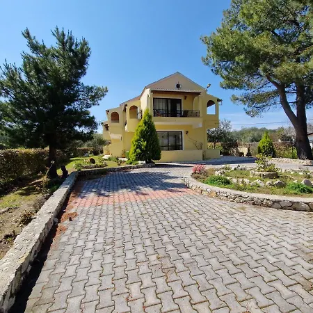 Alexandra 10 * Λευκίμμη